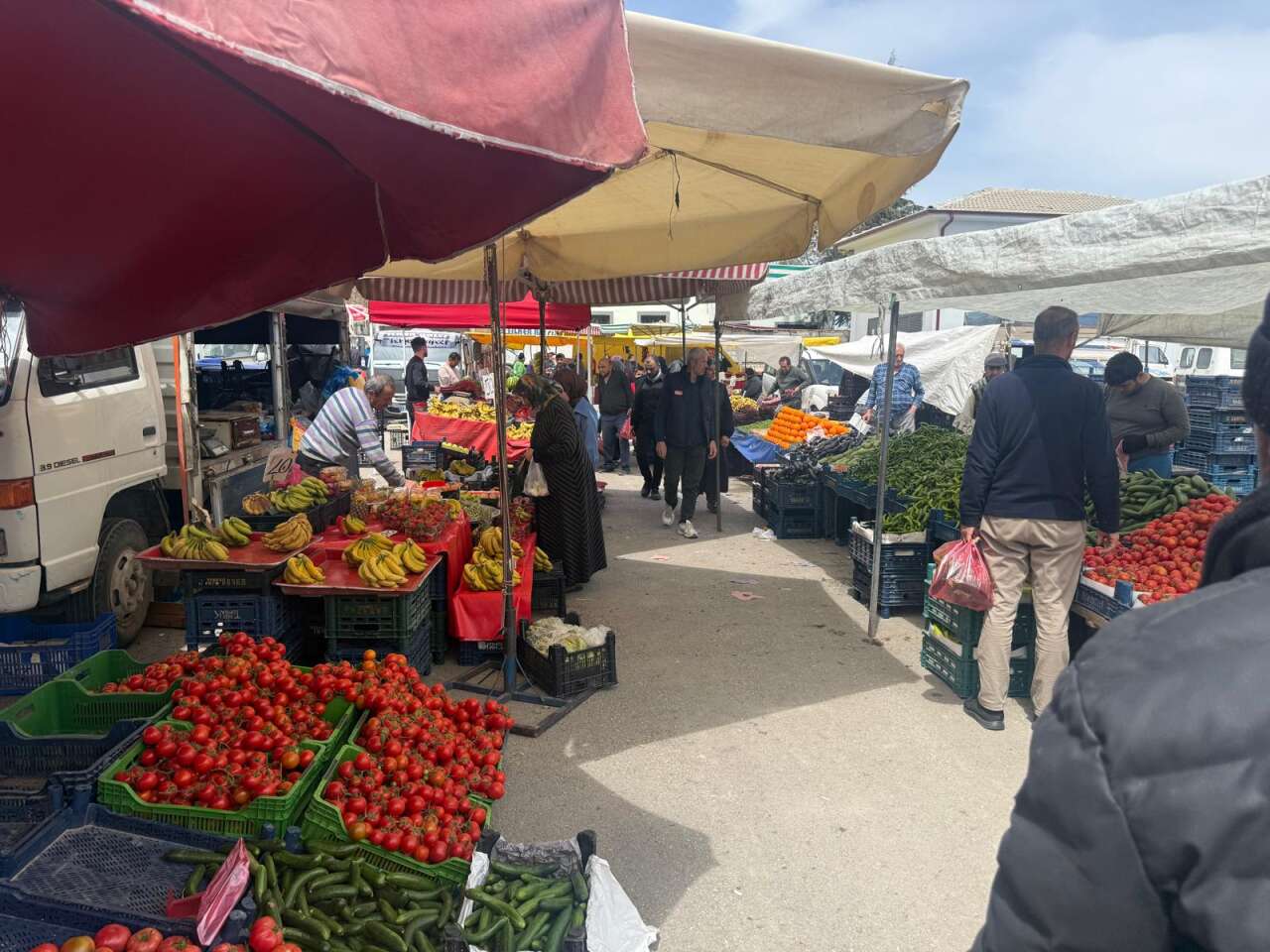 Konya pazarlarında etiket şaşkınlığı! Çoğu yarım yarım satılıyor 38